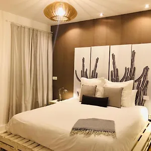 nuevo-apartamento-en-playa-de-las-canteras.in-canary-islands.com/